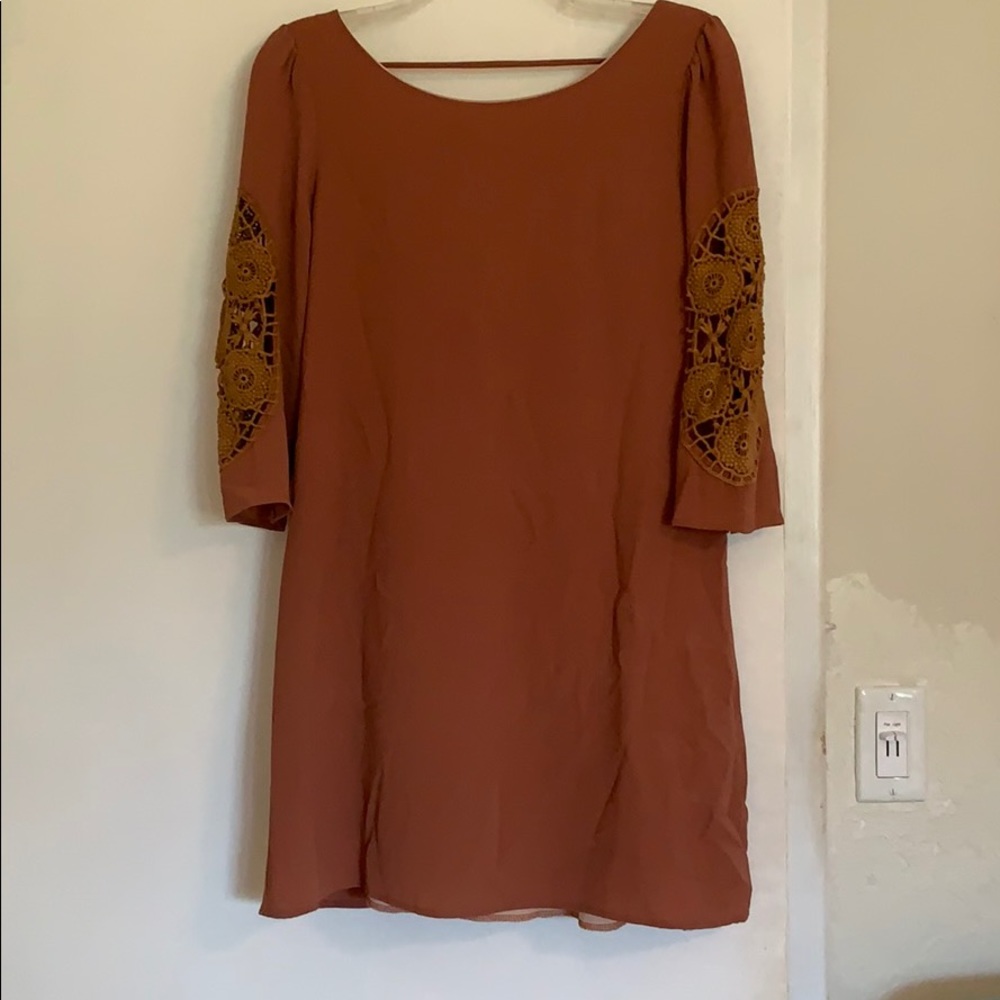 Sleeved brown dress